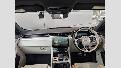 F-Pace 11