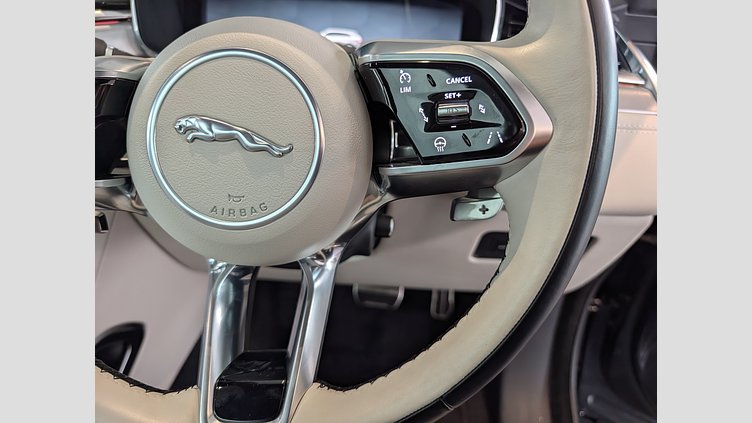 2023 認定中古車 Jaguar F-Pace Carpathian Grey 2.0 litre i4D​ R-Dynamic　SE
