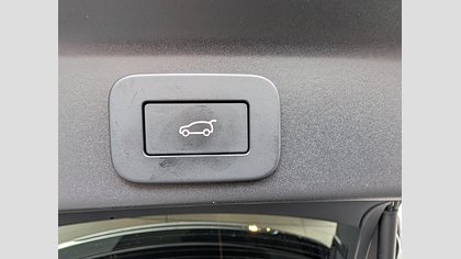 F-Pace 25