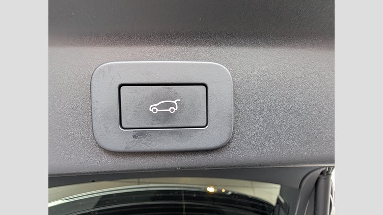 2023 認定中古車 Jaguar F-Pace Carpathian Grey 2.0 litre i4D​ R-Dynamic　SE