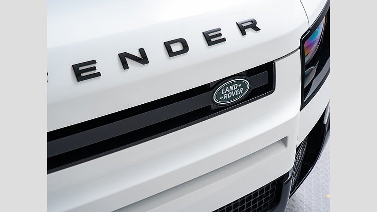2025 認定中古車 Land Rover Defender 110 フジホワイト D350 ディーゼルマイルドハイブリッド X-Dynamic SE