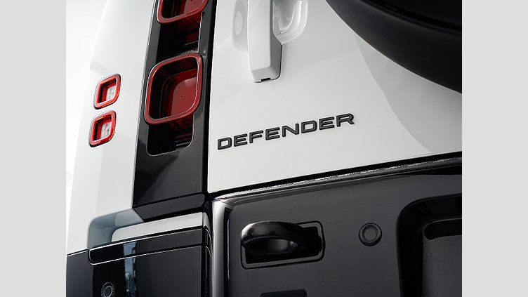 2025 認定中古車 Land Rover Defender 110 フジホワイト D350 ディーゼルマイルドハイブリッド X-Dynamic SE