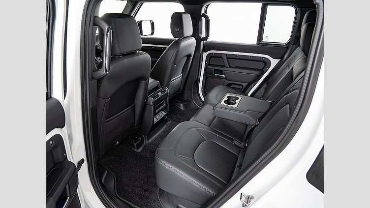 2025 認定中古車 Land Rover Defender 110 フジホワイト D350 ディーゼルマイルドハイブリッド X-Dynamic SE