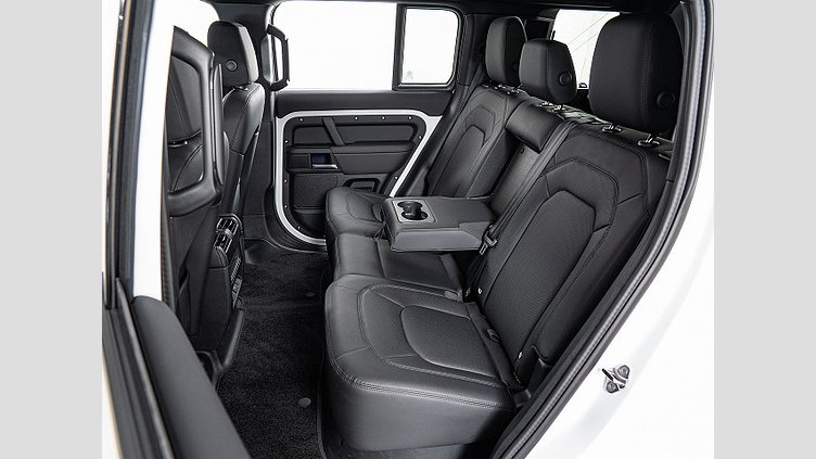 2025 認定中古車 Land Rover Defender 110 フジホワイト D350 ディーゼルマイルドハイブリッド X-Dynamic SE