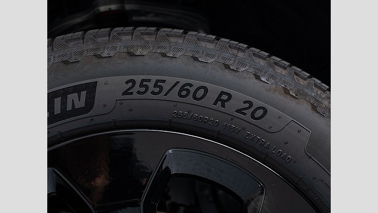 2025 認定中古車 Land Rover Defender 110 フジホワイト D350 ディーゼルマイルドハイブリッド X-Dynamic SE