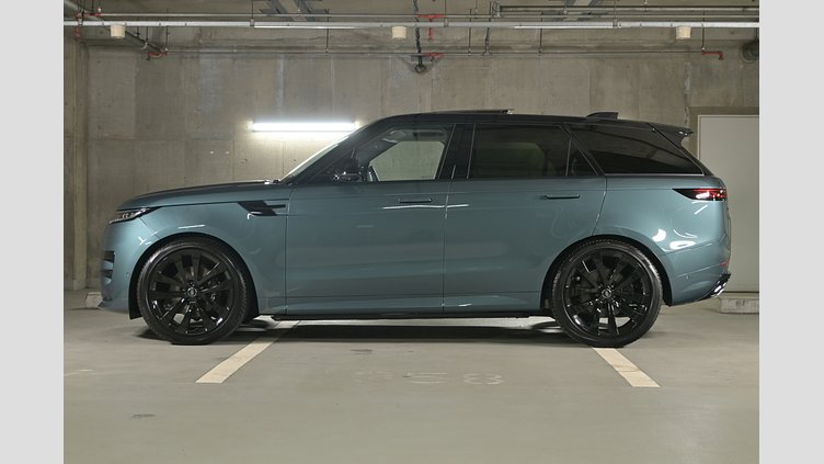 2023 認定中古車 Land Rover Range Rover Sport ジオラグリーン 3.0リッター6気筒400PSターボチャージドガソリンMHEV（オートマチック） FIRST EDITION