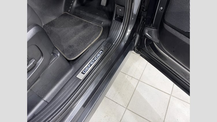 2023 認定中古車 Land Rover Defender 110 Carpathian Grey 3.0 litre i6D​ X-Dynamic　HSE　D300　７人乗り