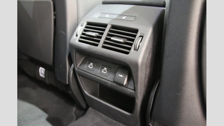 2024 認定中古車 Land Rover Discovery Sport Eiger Grey 1.5 litre i3 PHEV​ Dynamic HSE