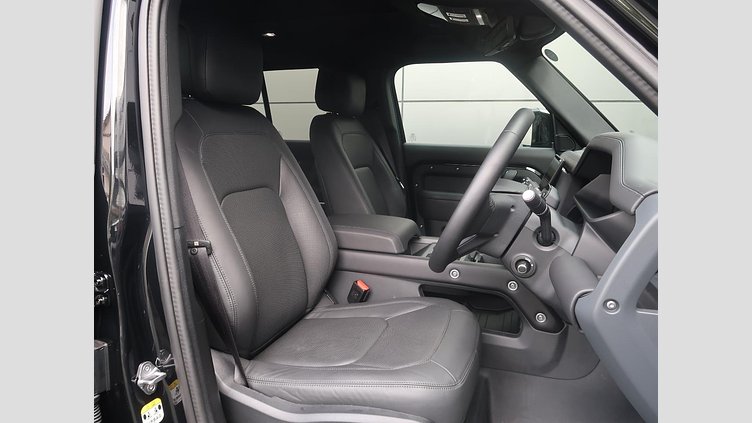 2025 認定中古車 Land Rover Defender 110 Santorini Black 3.0 litre i6D​ １１０Ｘ－ダイナミックＨＳＥ Ｄ３５０