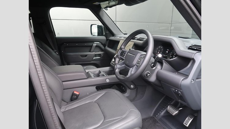 2025 認定中古車 Land Rover Defender 110 Santorini Black 3.0 litre i6D​ １１０Ｘ－ダイナミックＨＳＥ Ｄ３５０