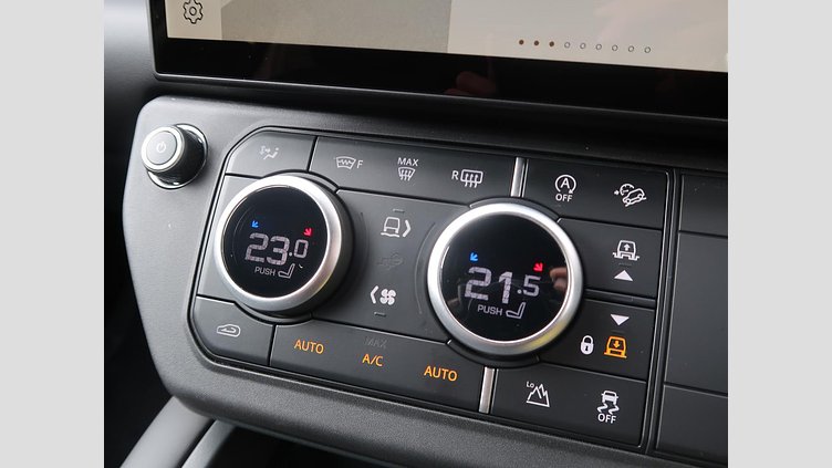 2025 認定中古車 Land Rover Defender 110 Santorini Black 3.0 litre i6D​ １１０Ｘ－ダイナミックＨＳＥ Ｄ３５０