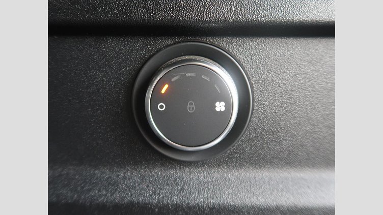 2025 認定中古車 Land Rover Defender 110 Santorini Black 3.0 litre i6D​ １１０Ｘ－ダイナミックＨＳＥ Ｄ３５０