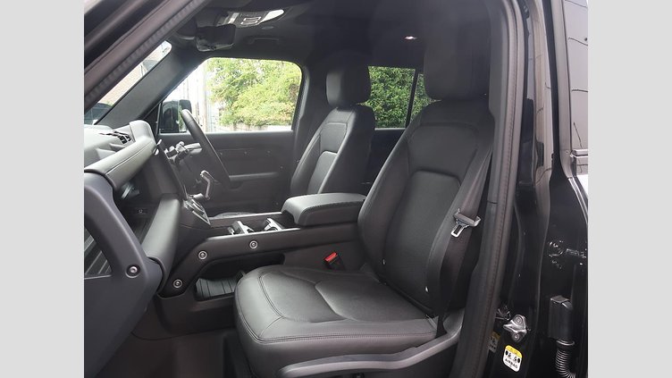 2025 認定中古車 Land Rover Defender 110 Santorini Black 3.0 litre i6D​ １１０Ｘ－ダイナミックＨＳＥ Ｄ３５０