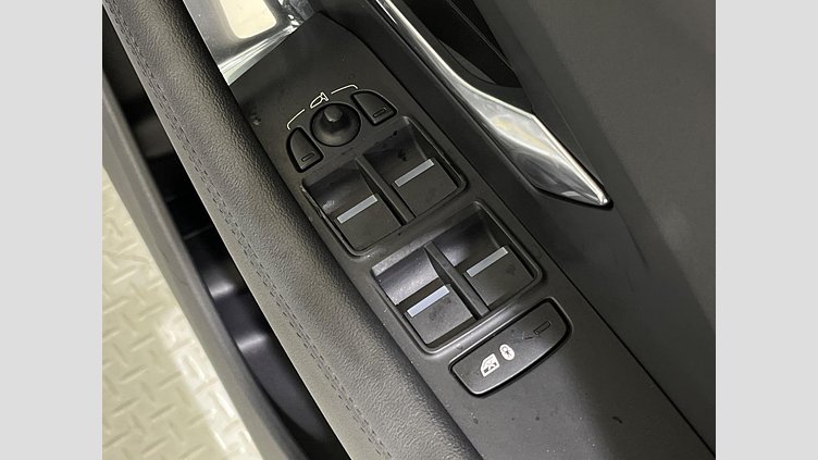 2018 認定中古車 Jaguar E-Pace フジ ホワイト D180 オートマチック全輪駆動 S