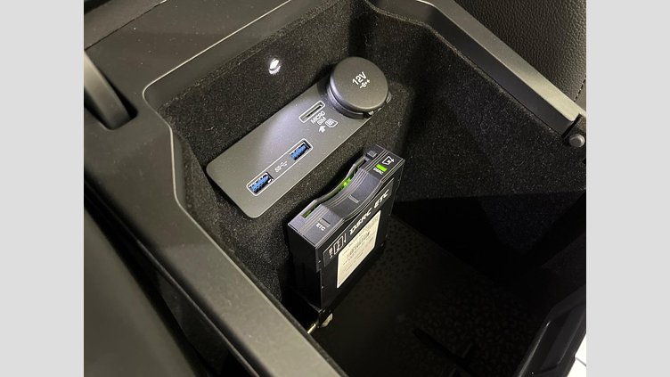 2018 認定中古車 Jaguar E-Pace フジ ホワイト D180 オートマチック全輪駆動 S