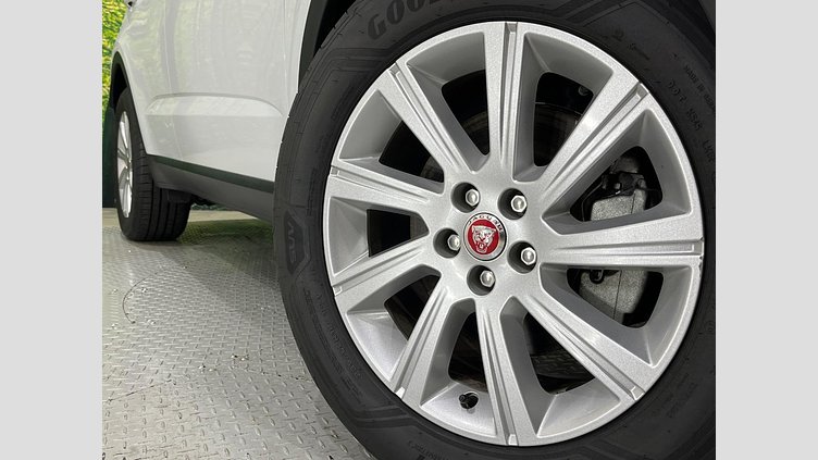 2018 認定中古車 Jaguar E-Pace フジ ホワイト D180 オートマチック全輪駆動 S