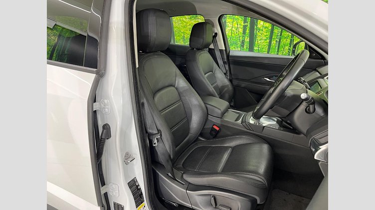 2018 認定中古車 Jaguar E-Pace フジ ホワイト D180 オートマチック全輪駆動 S