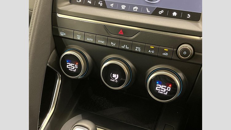 2018 認定中古車 Jaguar E-Pace フジ ホワイト D180 オートマチック全輪駆動 S