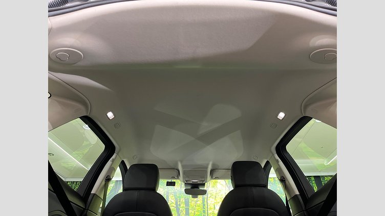 2018 認定中古車 Jaguar E-Pace フジ ホワイト D180 オートマチック全輪駆動 S