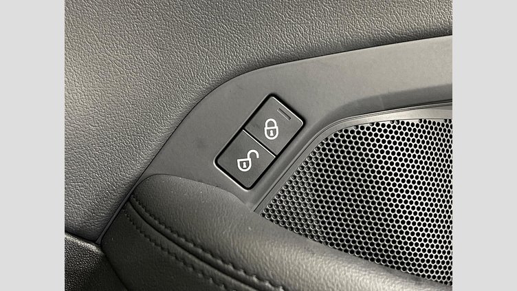 2018 認定中古車 Jaguar E-Pace フジ ホワイト D180 オートマチック全輪駆動 S