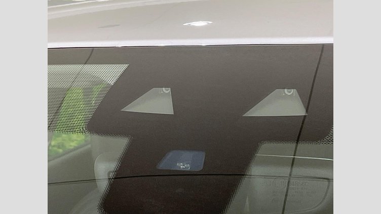 2018 認定中古車 Jaguar E-Pace フジ ホワイト D180 オートマチック全輪駆動 S