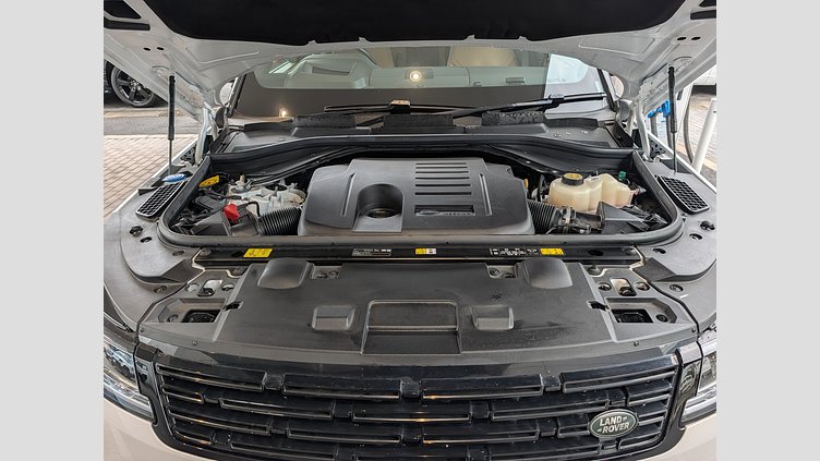 2024 認定中古車 Land Rover Range Rover Sport オストゥーニパールホワイト P550eプラグインハイブリッド（ガソリン） スタンダードホイールベース Autobiography