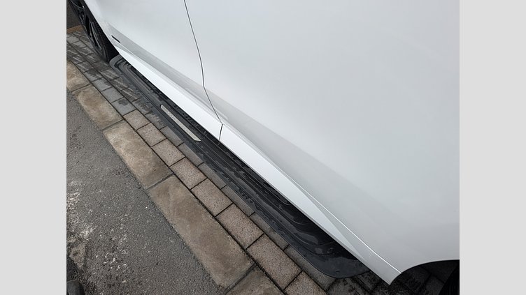 2024 認定中古車 Land Rover Range Rover Sport オストゥーニパールホワイト P550eプラグインハイブリッド（ガソリン） スタンダードホイールベース Autobiography