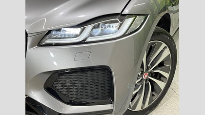 F-Pace 39