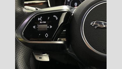 F-Pace 17