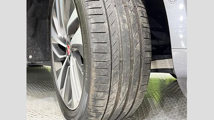 F-Pace 61