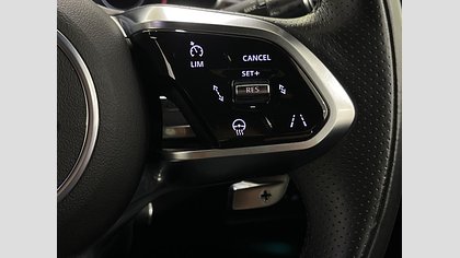 F-Pace 51