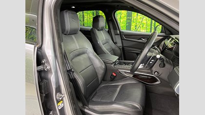 F-Pace 13