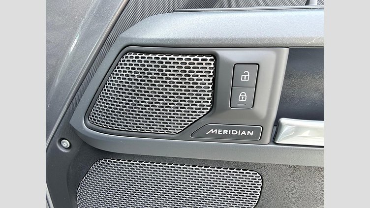 2023 認定中古車 Land Rover Defender 90 アイガーグレイ D300 AWD（AT） X-DYNAMIC SE