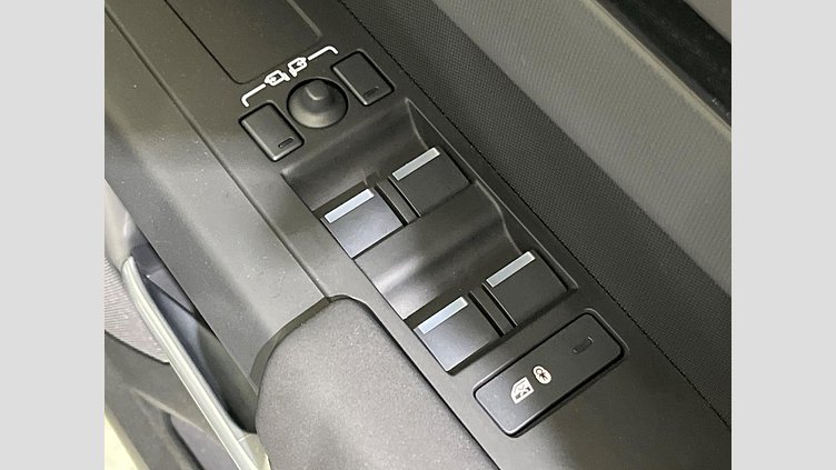 2025 認定中古車 Land Rover Defender 110 サントリーニブラック D350 ディーゼルマイルドハイブリッド S