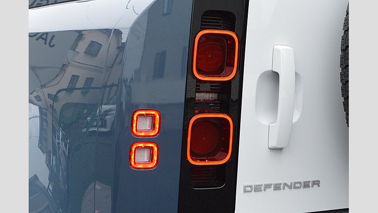 2024 認定中古車 Land Rover Defender 110 タスマンブルー D300 AWD（AT） S