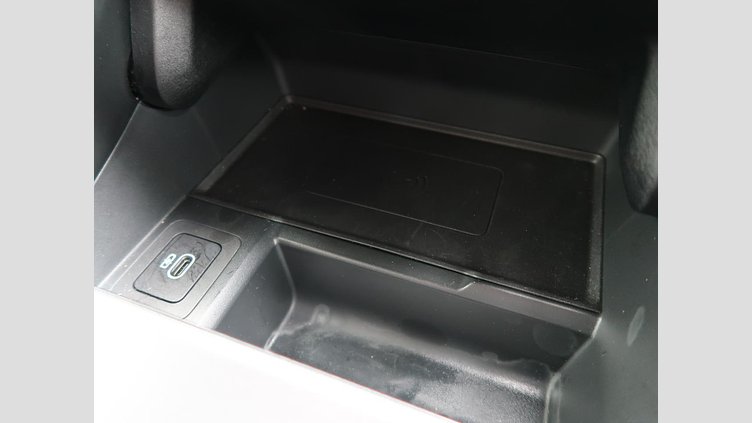 2024 認定中古車 Land Rover Range Rover Velar Santorini Black 2.0 litre i4D​ ダイナミック ＳＥ Ｄ２００ コイルサスペンション装着車