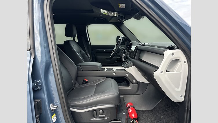 2025 Używany Land Rover Defender 110 Tasman Blue 3.0 litre i6D​ X-Dynamic SE