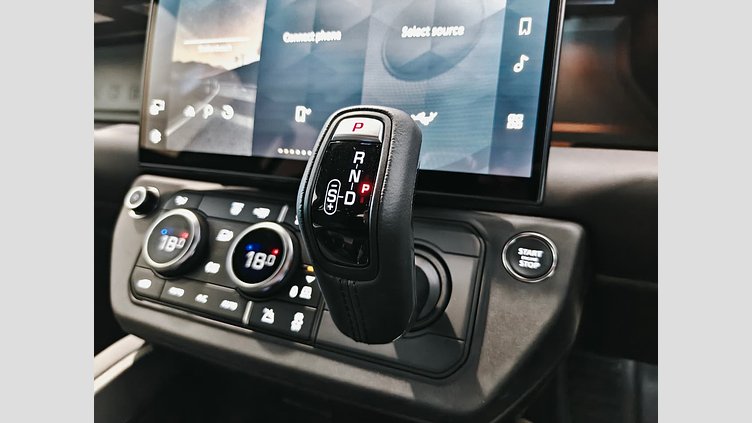 2026 Approved Land Rover Defender 110 Keswick Green 3.0l inline-six Diesel D350 Trophy Edition Keswick Green