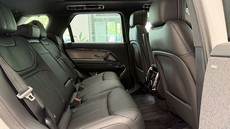 2026 新車 Land Rover Range Rover Sport (1AA) 富士白　Fuji White P400 Petrol Mild Hybrid 標準軸距 Dynamic SE