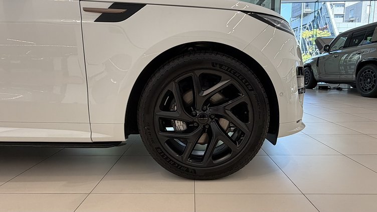 2026 新車 Land Rover Range Rover Sport (1AA) 富士白　Fuji White P400 Petrol Mild Hybrid 標準軸距 Dynamic SE