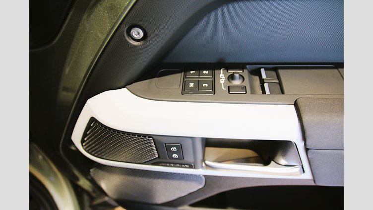 2023 認定中古車 Land Rover Defender 90 パンゲアグリーン P300 AWD（AT） SE