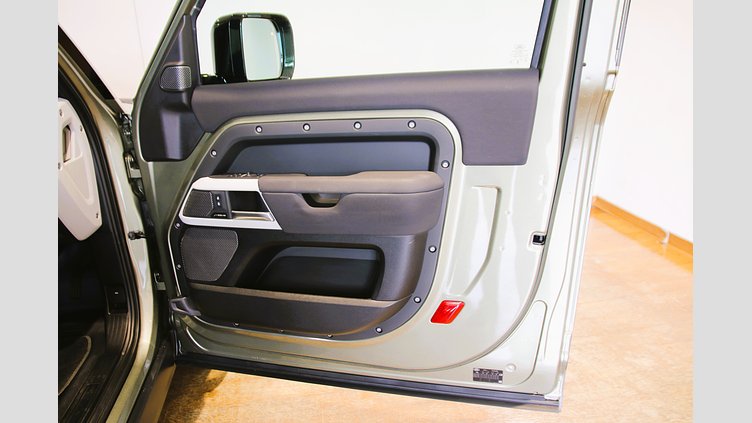 2023 認定中古車 Land Rover Defender 90 パンゲアグリーン P300 AWD（AT） SE