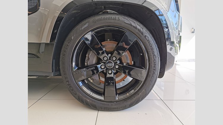 2022 認定中古車 Land Rover Defender 110 シリコンシルバー D300 AWD（AT） X-DYNAMIC SE