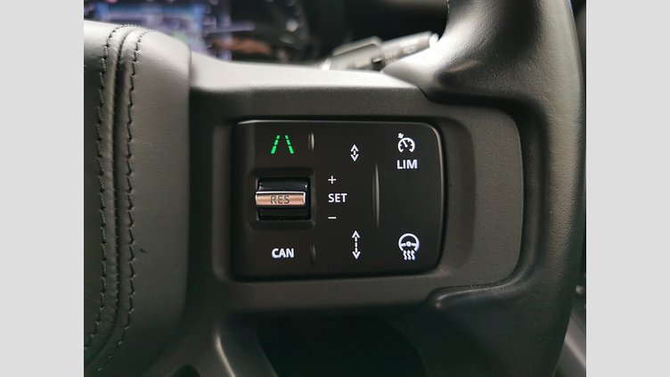 2022 認定中古車 Land Rover Defender 110 シリコンシルバー D300 AWD（AT） X-DYNAMIC SE