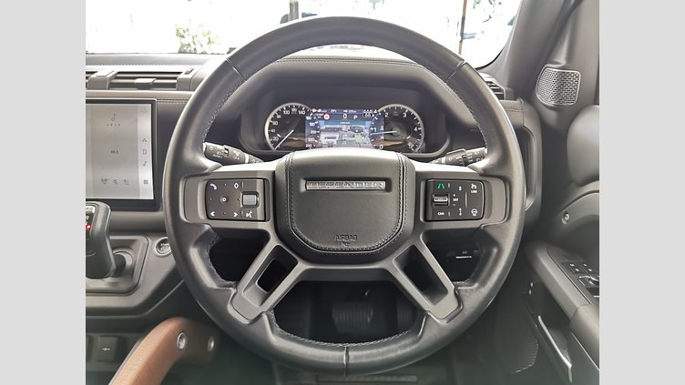 2022 認定中古車 Land Rover Defender 110 シリコンシルバー D300 AWD（AT） X-DYNAMIC SE