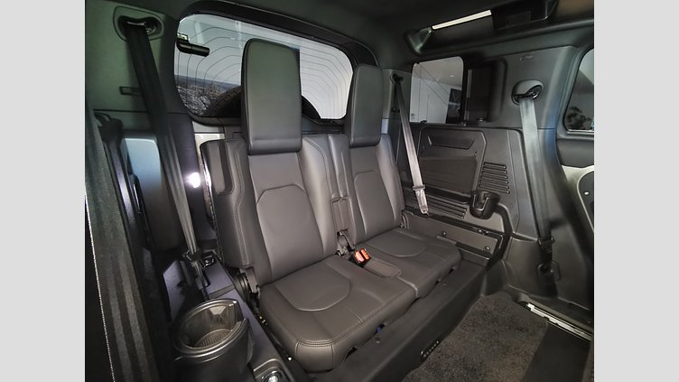 2022 認定中古車 Land Rover Defender 110 シリコンシルバー D300 AWD（AT） X-DYNAMIC SE
