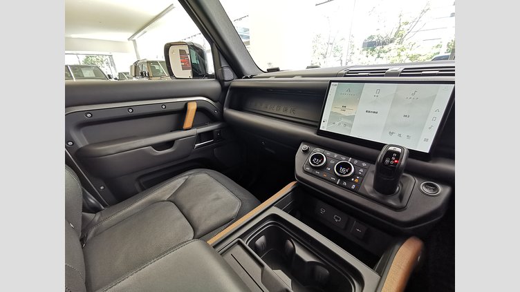 2022 認定中古車 Land Rover Defender 110 シリコンシルバー D300 AWD（AT） X-DYNAMIC SE