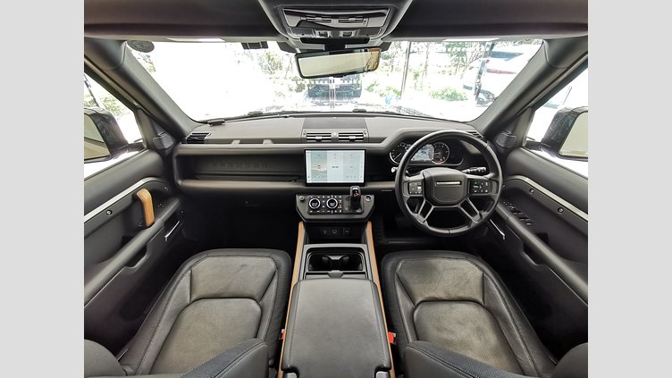2022 認定中古車 Land Rover Defender 110 シリコンシルバー D300 AWD（AT） X-DYNAMIC SE