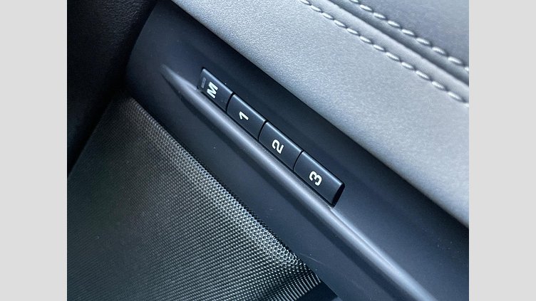 2019 認定中古車 Land Rover Range Rover Evoque ユーロンホワイト D180 FIRST EDITION