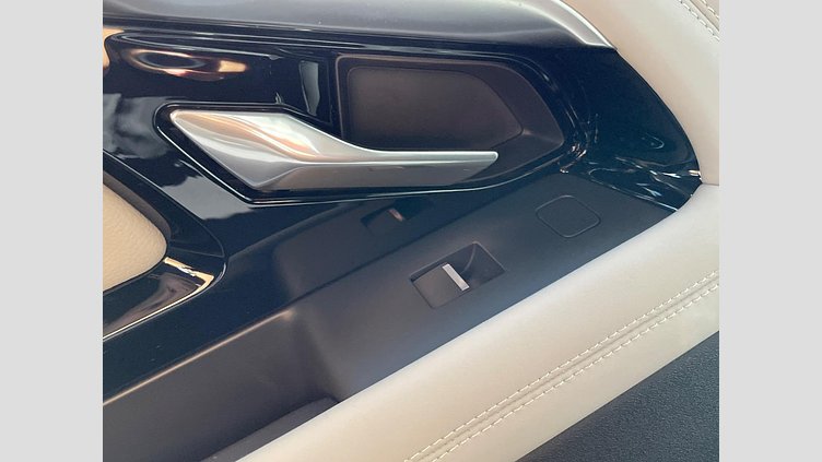 2019 認定中古車 Land Rover Range Rover Evoque ユーロンホワイト D180 FIRST EDITION
